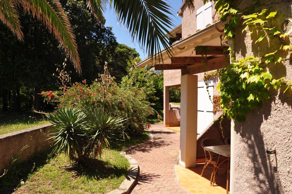 Sole E Mare Aparthotel Santa-Maria-Poggio  Bagian luar foto
