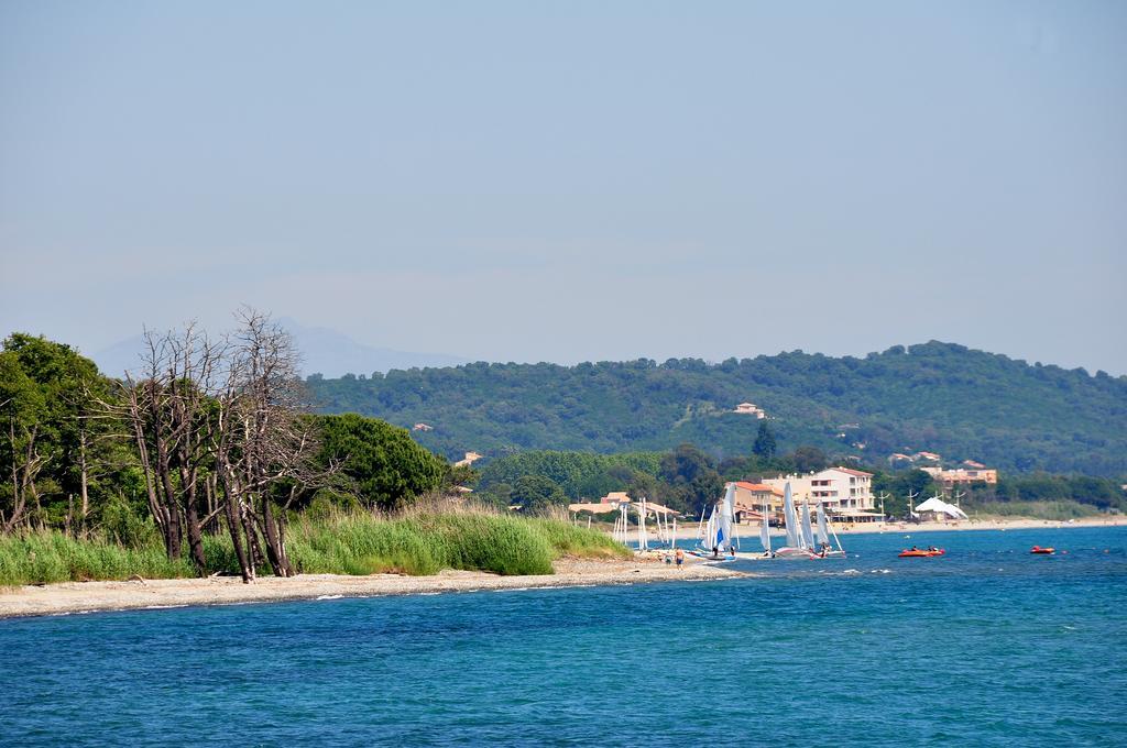 Sole E Mare Aparthotel Santa-Maria-Poggio  Bagian luar foto