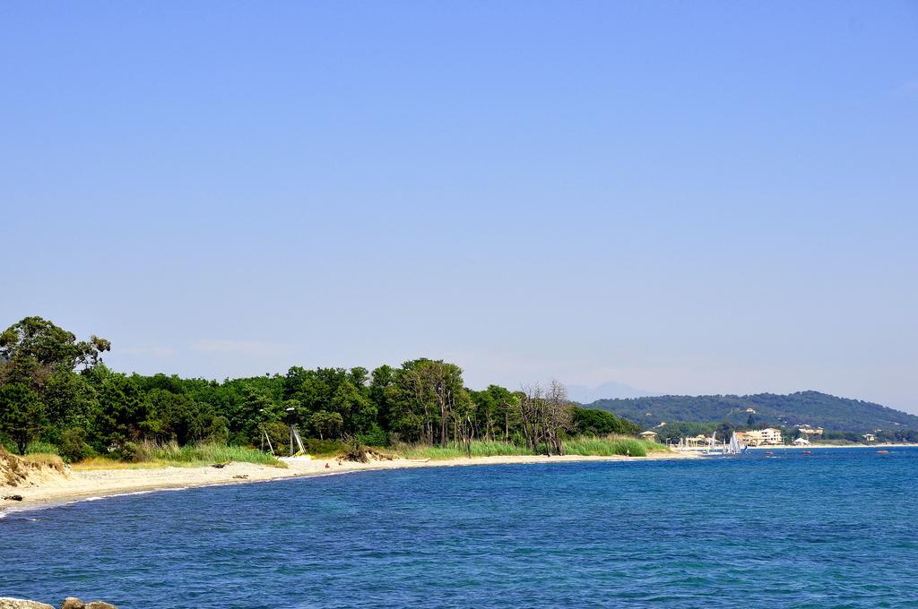 Sole E Mare Aparthotel Santa-Maria-Poggio  Bagian luar foto