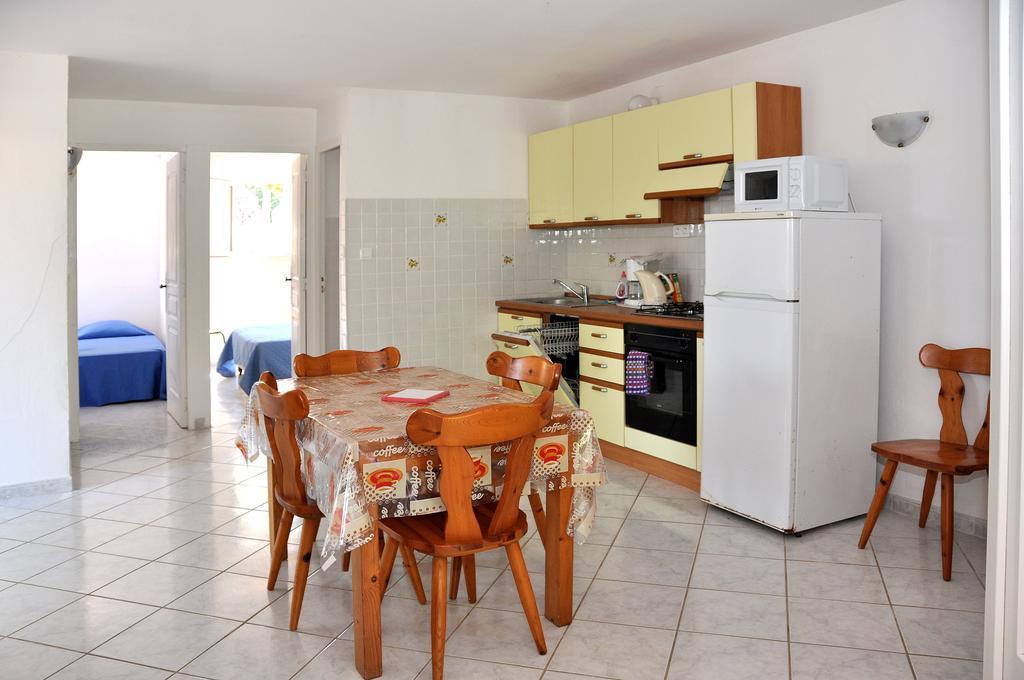 Sole E Mare Aparthotel Santa-Maria-Poggio  Ruang foto