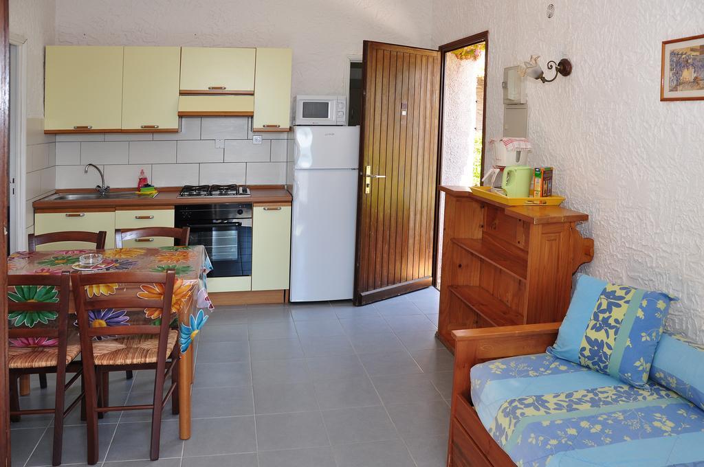 Sole E Mare Aparthotel Santa-Maria-Poggio  Ruang foto