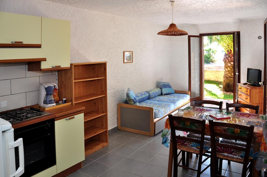 Sole E Mare Aparthotel Santa-Maria-Poggio  Ruang foto