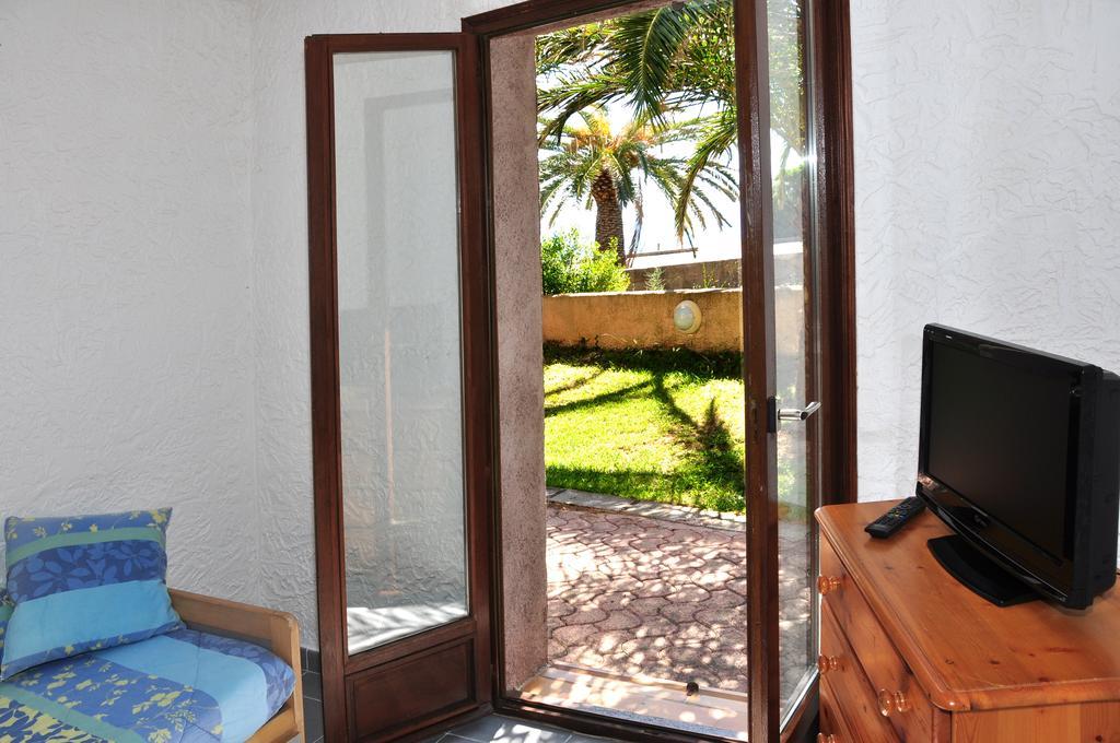 Sole E Mare Aparthotel Santa-Maria-Poggio  Ruang foto
