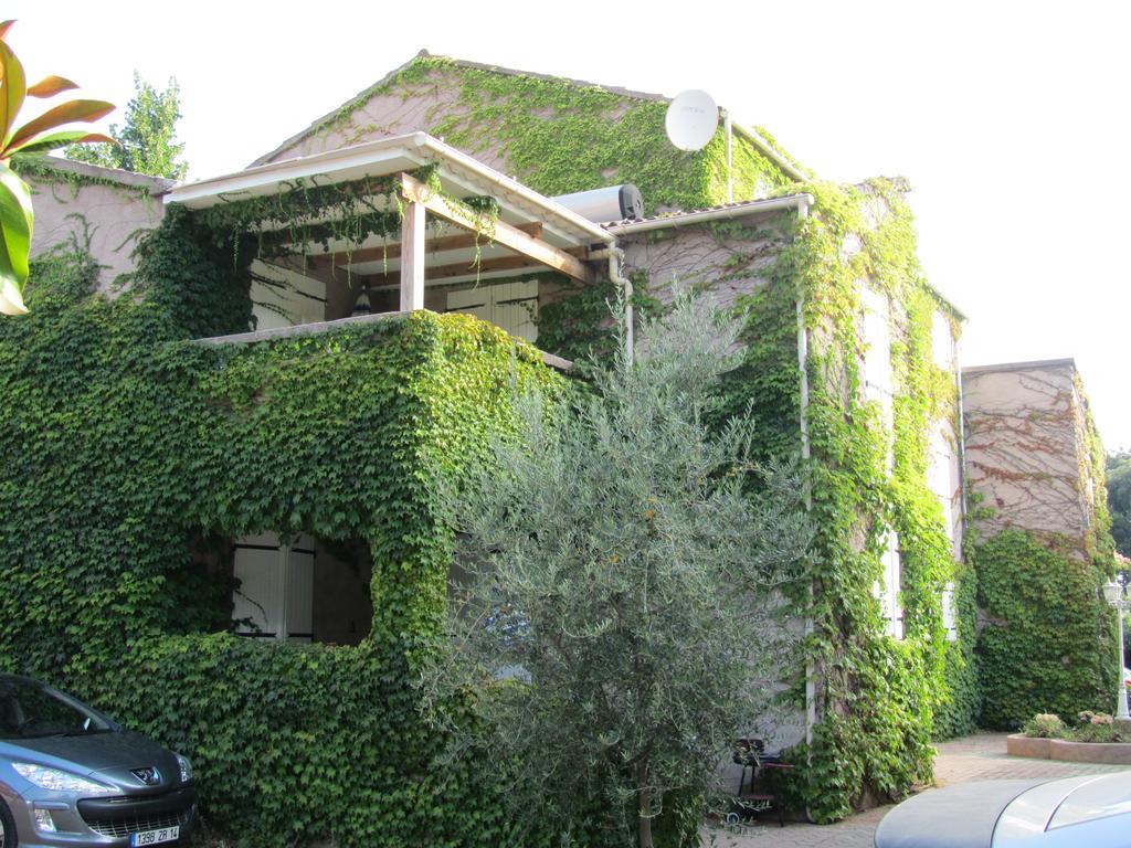Sole E Mare Aparthotel Santa-Maria-Poggio  Bagian luar foto