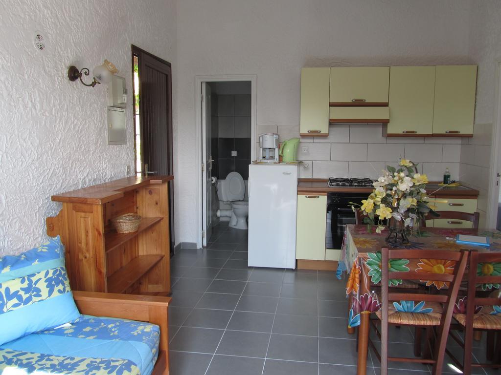 Sole E Mare Aparthotel Santa-Maria-Poggio  Ruang foto