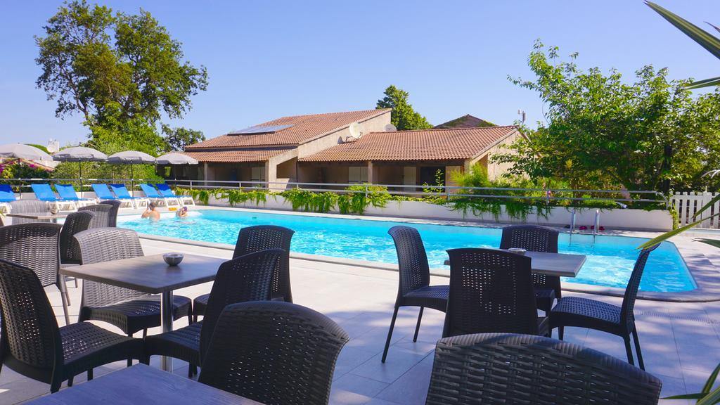 Sole E Mare Aparthotel Santa-Maria-Poggio  Bagian luar foto
